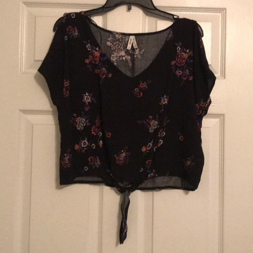 NWT Cold Shoulder Top - Picture 3 of 7